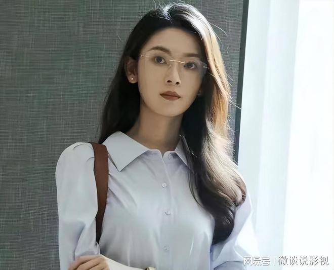 黄振华蒙在鼓里，白晓荷为何既拒绝又答应和他假恋爱？插图