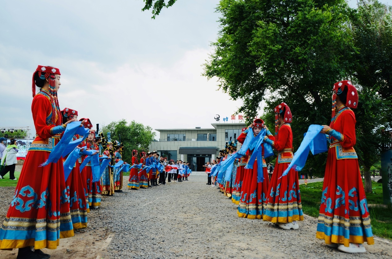 乌兰察布京西牛村草原夏日狂欢启动，助力察右前旗农文旅产业燃起来！插图