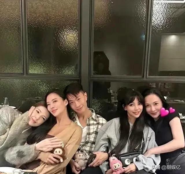 离开王力宏后，李靓蕾过得超开心！现在和名媛关颖成了好闺蜜插图1